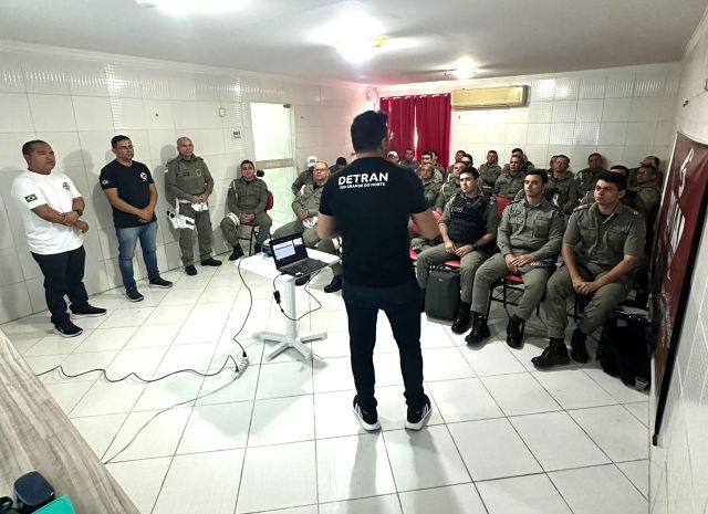 Detran qualifica policiais militares para identificar fraude veicular