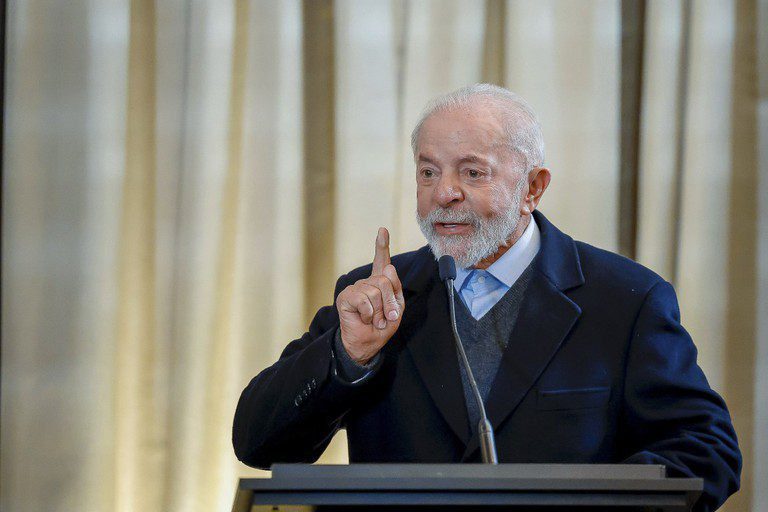 Lula vincula fraude no INSS a governo Bolsonaro e garante que aposentados ‘não serão prejudicados’