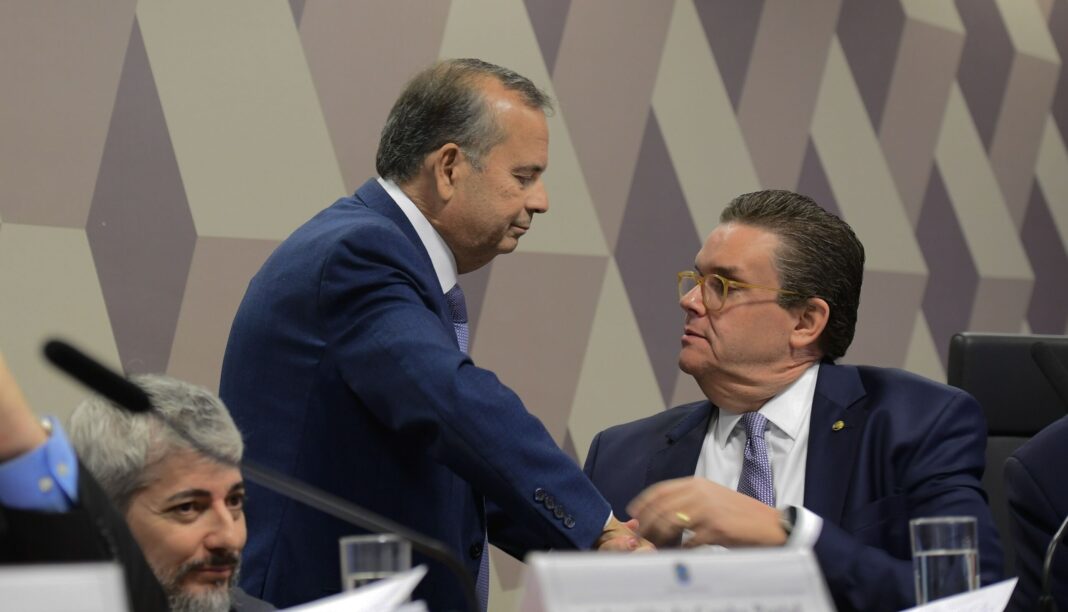 Rogério leva invertida de ministro sobre tratamento a órgãos de governo