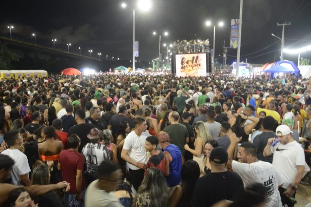 Abertura do São João de Natal reúne mais de 70 mil pessoas na Avenida da Alegria, na Redinha