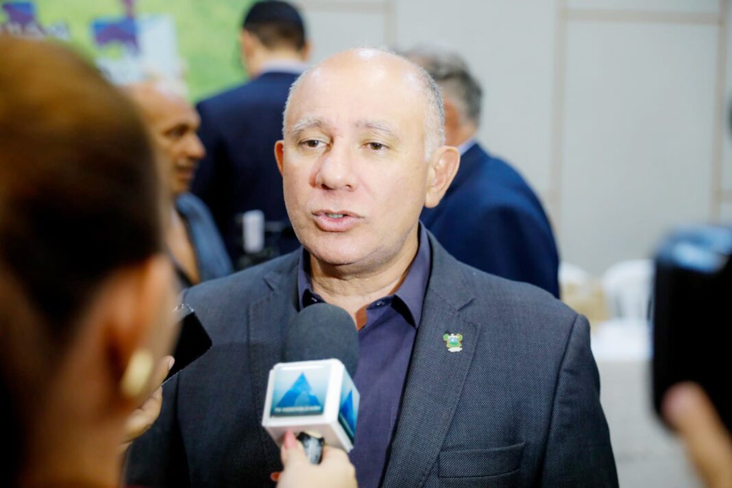 Corpo de brasileira é içado do Monte Rinjani após mais de 7 horas de operação na Indonésia