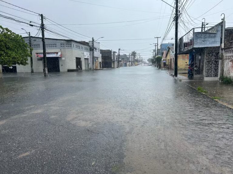 STTU divulga 8 pontos de alagamento em Natal.