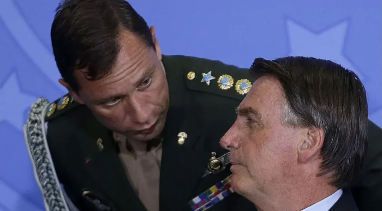 Mauro Cid confirma leitura da minuta golpista por Bolsonaro