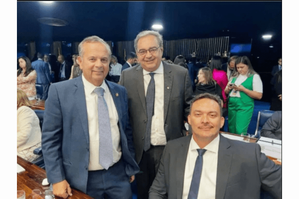 Álvaro manda recado: “O grupo da oposição sou eu, Rogério e Styvenson”