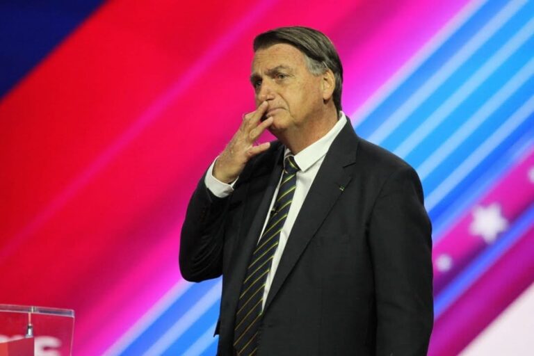 Bolsonaro diz ao STF que não agiu para impedir posse de Lula e pede absolvição por falta de provas