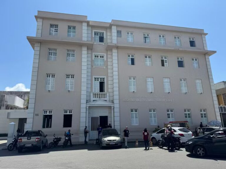 Cirurgia para reconstrução facial de mulher espancada por ex-jogador ocorreu ‘com sucesso’, diz hospital