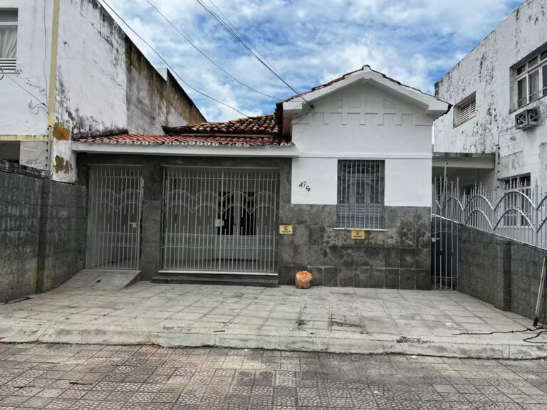 Entidades investigadas por descontos ilegais em aposentadorias do INSS fecham as portas e dificultam processos