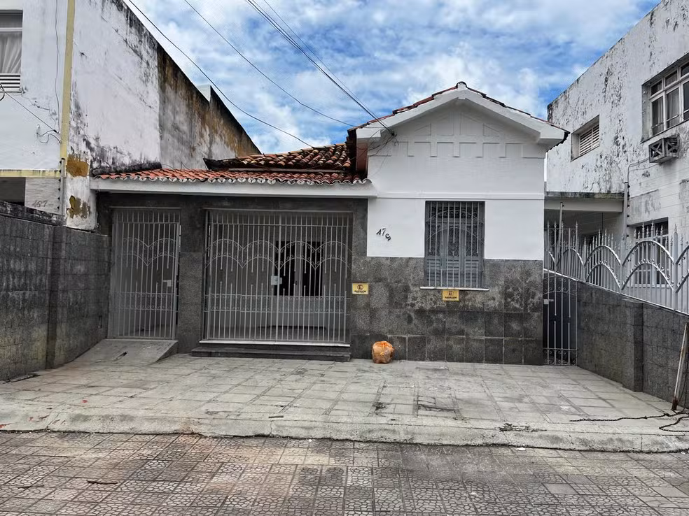 Entidades investigadas por descontos ilegais em aposentadorias do INSS fecham as portas e dificultam processos