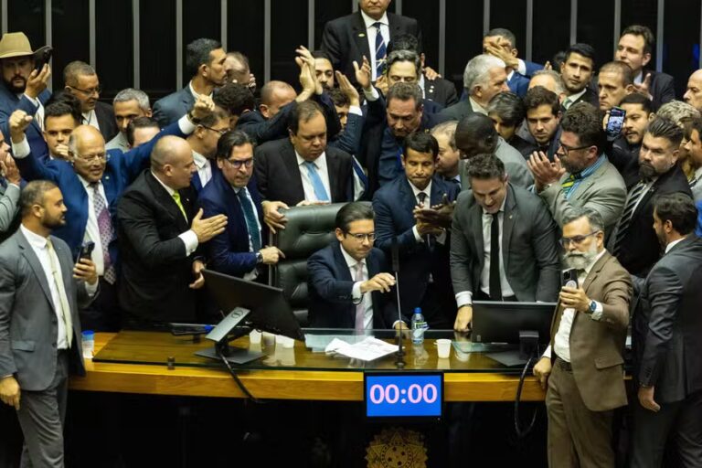 Motta decide indicar afastamento de 5 deputados por até 6 meses por causa de motim; veja quais