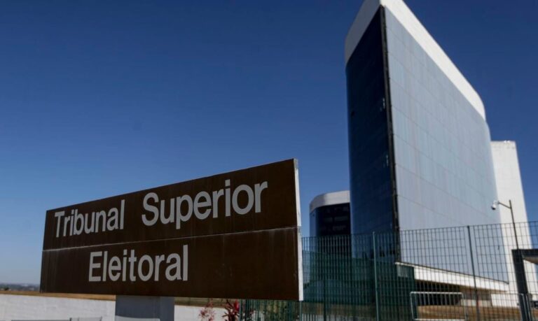 TSE empossa dois ministros indicados por Lula