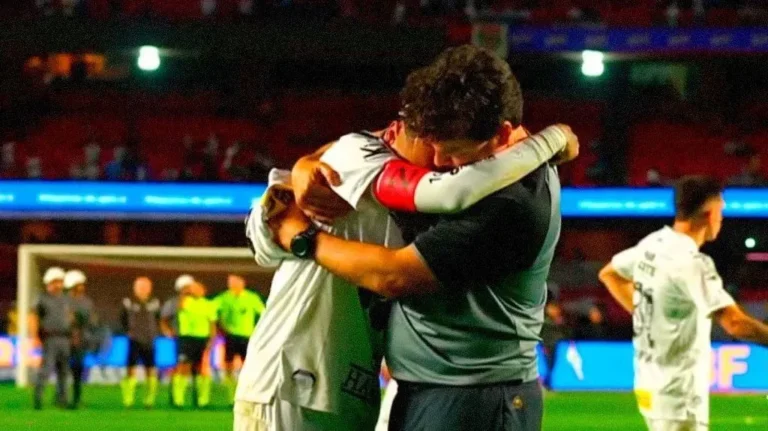 Vasco goleia Santos por 6 a 0 e deixa zona de rebaixamento; Neymar chora e é consolado por Diniz