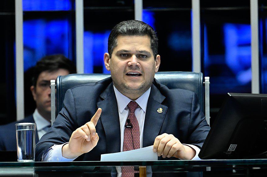 ‘Não vou aceitar chantagem’, diz Alcolumbre a senadores