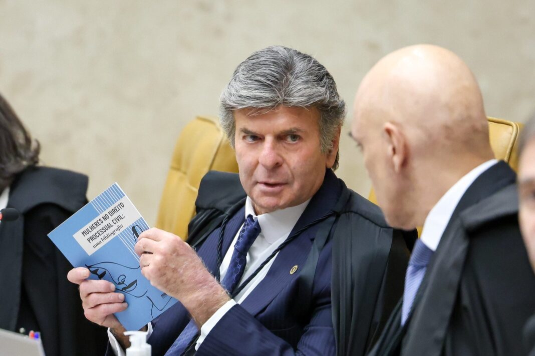 (AO VIVO) Julgamento de Bolsonaro é retomado com voto de Fux