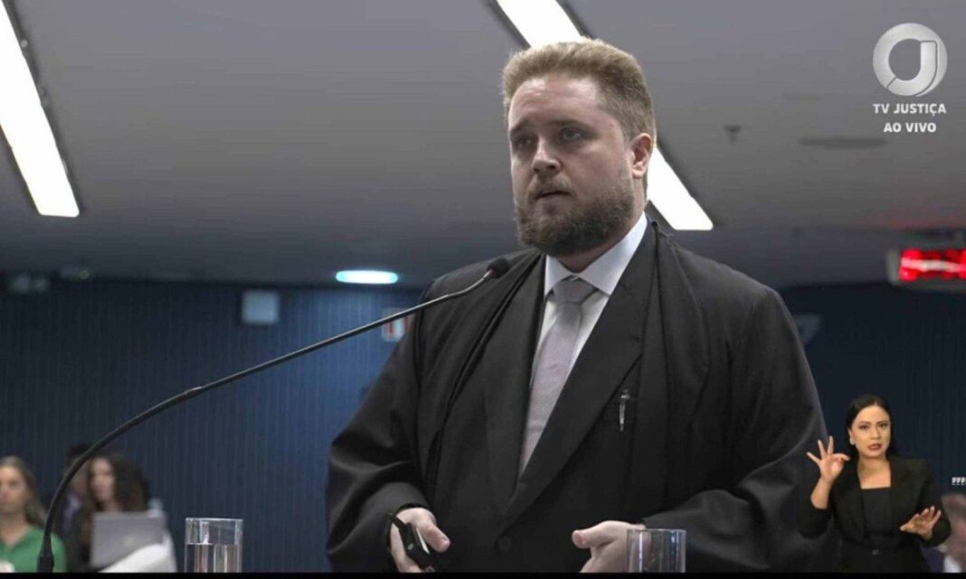 Defesa de Augusto Heleno nega críticas ao sistema eleitoral e diz que general se afastou de Bolsonaro