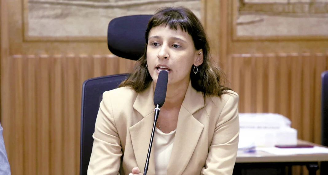 Justiça manda Matheus Faustino retirar informações falsas contra Brisa de redes sociais