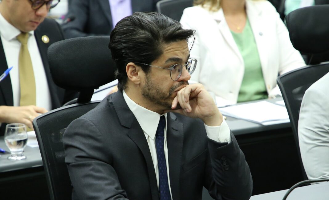 Base da prefeitura retoma “forças do mal” para defender Parque Linear