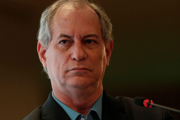 No momento, você está visualizando Ciro Gomes se desfilia do PDT após quase dez anos no partido