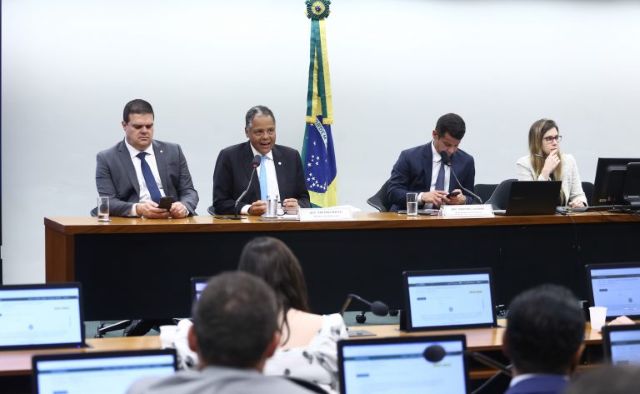 Comissão da Câmara dos Deputados aprova novas regras de contratação e aposentadoria para agentes de saúde e de endemias