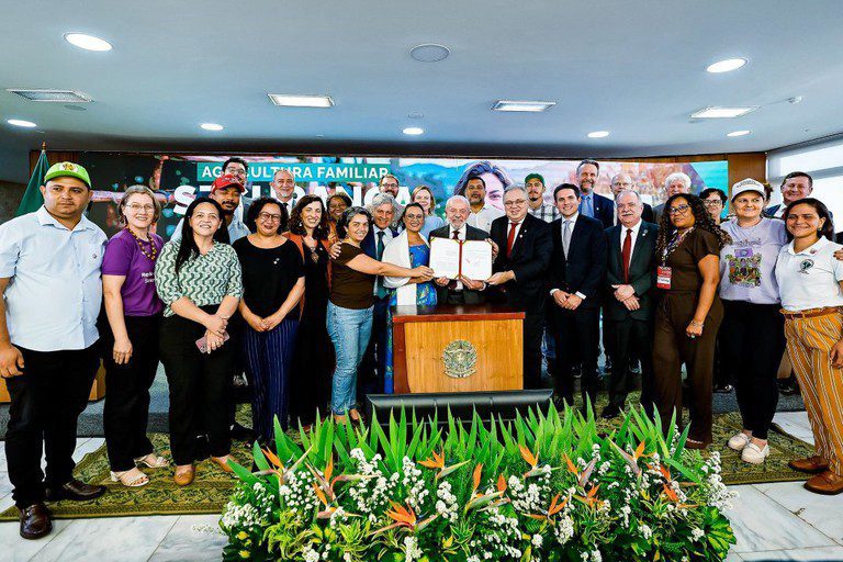 Governo sanciona 5 leis que fortalecem agricultura familiar e oferta de alimentos no País