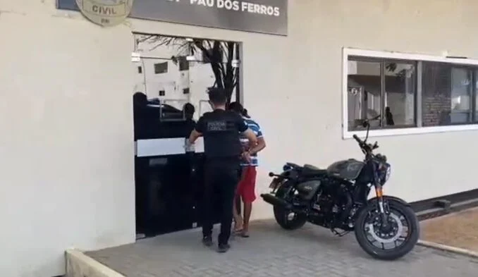 Homem é preso suspeito de agredir ex-companheira durante horas em interior do RN