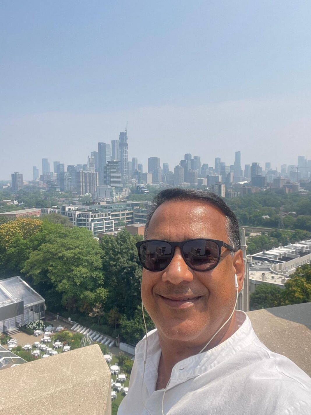 Jornalista Tota Farache Investe em Inteligência Artificial em Toronto para Revolucionar o Blog “Os Libertários”