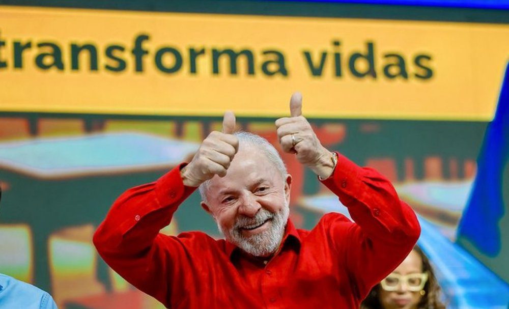 Lula anuncia investimento de mais de R$ 100 milhões para cursinhos populares