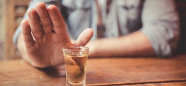 Ministério da Saúde confirma 113 registros de intoxicação por metanol após ingestão de bebida alcoólica