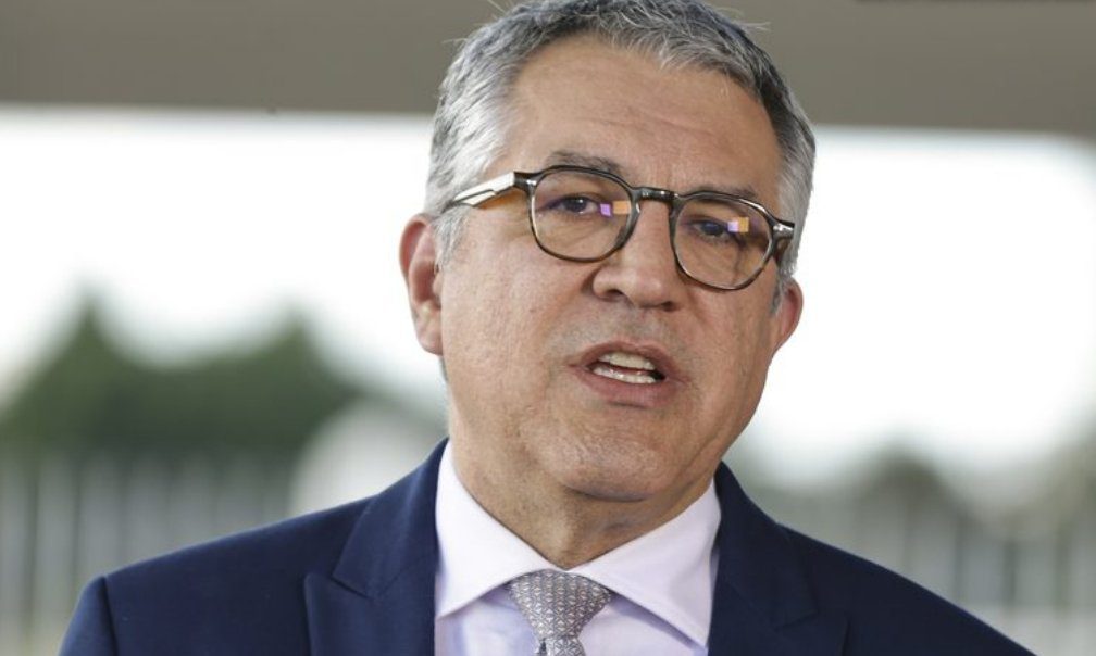 Padilha chama sociedade para vacinação de crianças e adolescentes neste sábado