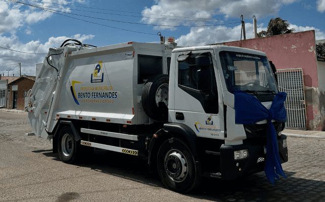 No momento, você está visualizando Prefeitura de Bento Fernandes adquire caminhão coletor de lixo zero quilômetro