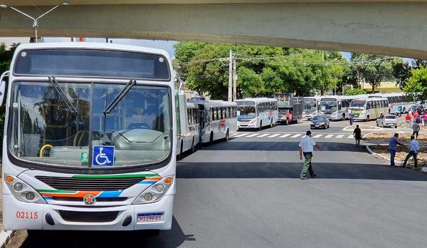 Prefeitura sanciona isenção de ISS para empresas de ônibus até junho de 2026