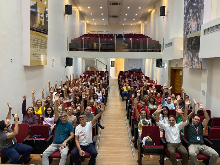 No momento, você está visualizando Servidores administrativos da saúde aprovam greve por tempo indeterminado a partir de 20 de outubro