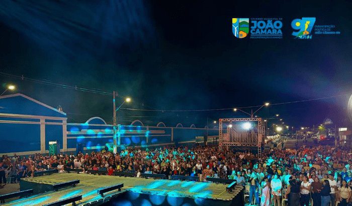 No momento, você está visualizando Show Católico do Padre Nunes reúne multidão no Largo do Zezão em João Câmara