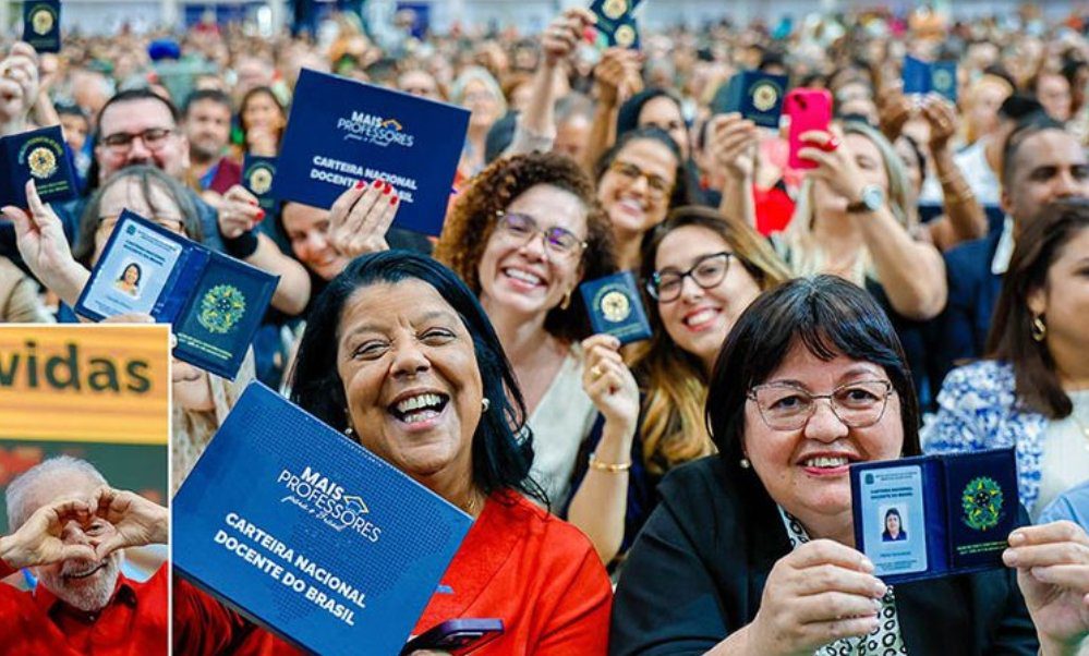 ‘Carteira do Docente é gesto de reconhecimento. E educação é luz no fim do túnel’, diz Lula