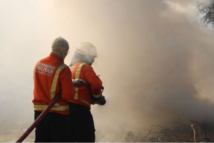 16 ocorrências de incêndio em vegetação foram registradas pelo Corpo de Bombeiros durante o fim de semana