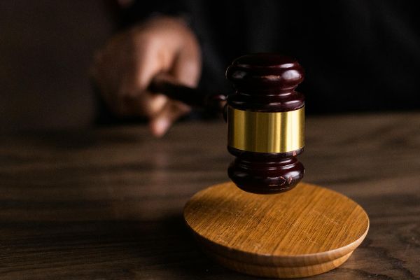 No momento, você está visualizando Aposentada vítima de empréstimo fraudulento receberá indenização de R$ 5 mil e restituição