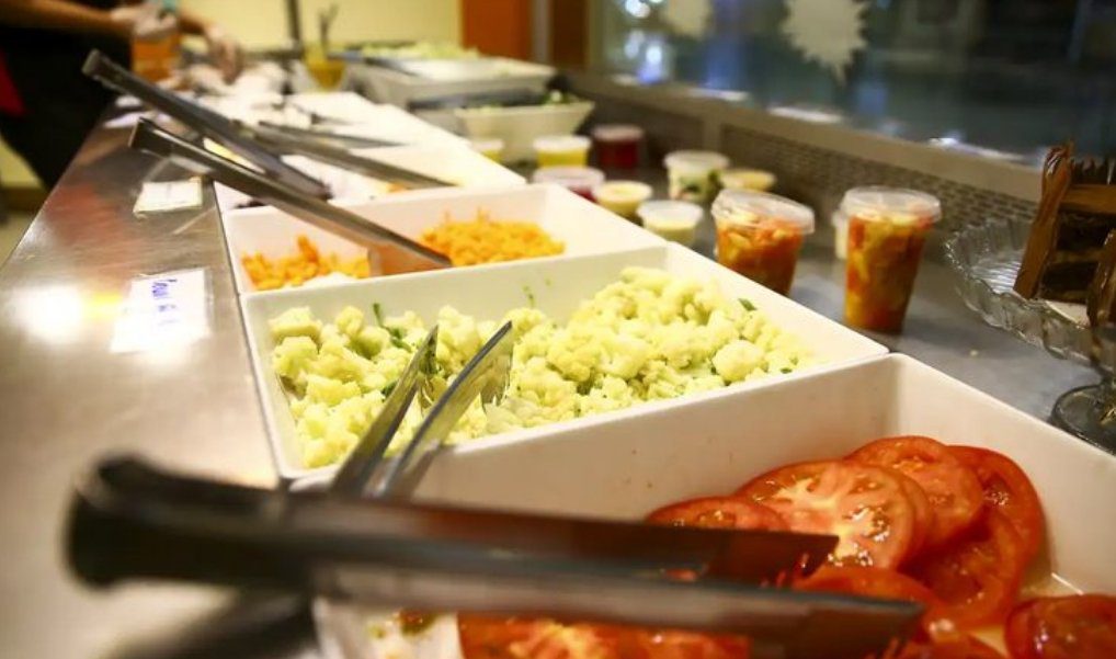 Lula assina decreto que muda regras do vale-alimentação e refeição