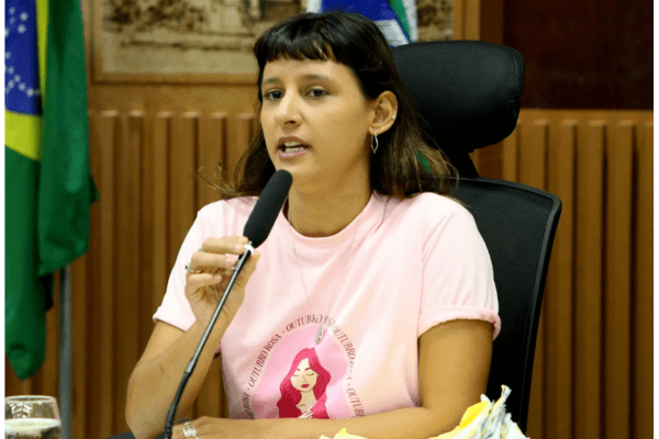 Novo processo de cassação é aberto contra Brisa Bracchi após a Câmara Municipal aceitar a denúncia.