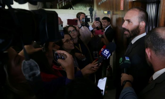 No momento, você está visualizando Por unanimidade, STF torna Eduardo Bolsonaro réu por atuação nos EUA