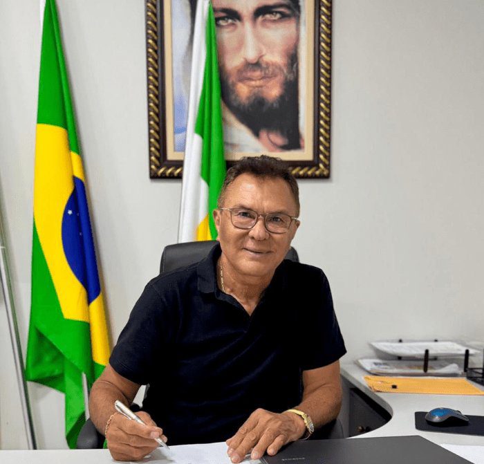 No momento, você está visualizando Prefeito Antônio Neto anuncia pagamento de benefício e estudo para regularização de quinquênios em Montanhas