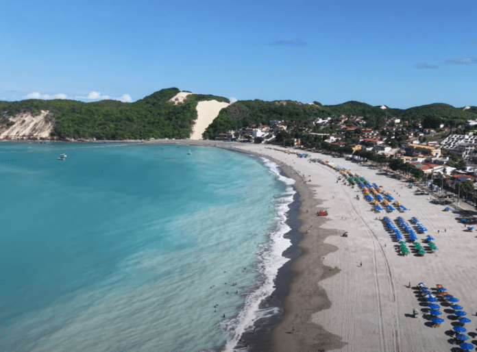 Areia da engorda de Ponta Negra está sendo levada para Areia da engorda de Ponta Negra está sendo levada para Via Costeira