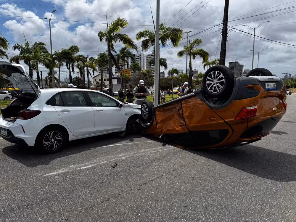 Capotamento de veículo com mãe e bebê de três meses é registrado na Zona Sul de Natal