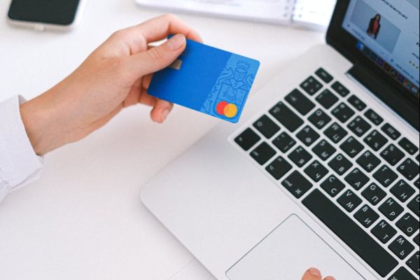 No momento, você está visualizando Consumidora será indenizada em R$ 5 mil após não receber refrigerador comprado pela internet