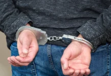 Cruzeirense é preso por atirar em vizinhos após derrota para o Corinthians Cruzeirense é preso por atirar em vizinhos após derrota para o Corinthians