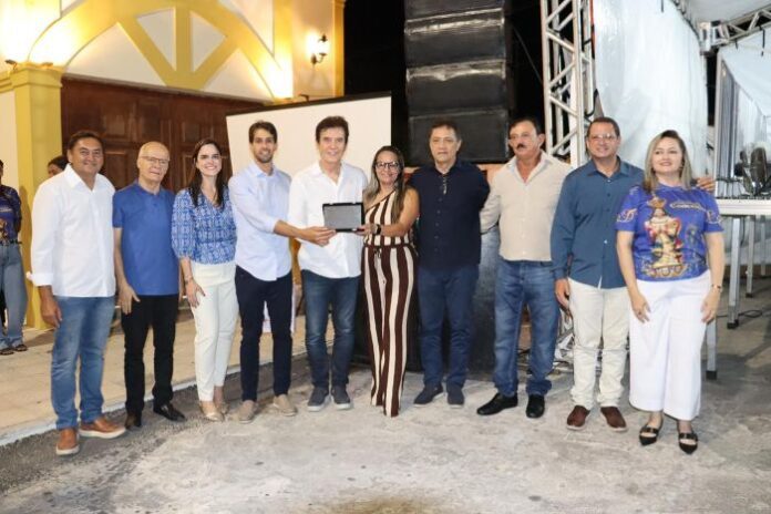 Deputado Federal Robinson Faria reecebe Título de Cidadão de Serra No momento, você está visualizando Deputado Federal Robinson Faria reecebe Título de Cidadão de Serra Caiada