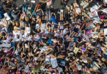 Manifestantes se reúnem na Avenida Paulista contra o feminicídio no Brasil Manifestantes se reúnem na Avenida Paulista contra o feminicídio no Brasil