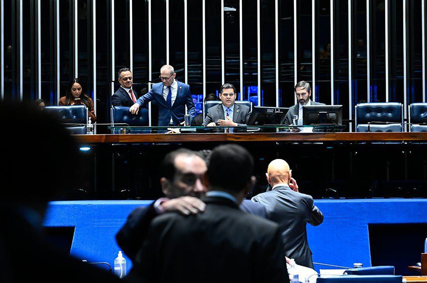 Senado aprova realocação de trabalhadores de elétricas privatizadas