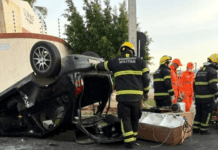 Vítima de capotamento presa as ferragens é socorrida pelo Corpo de Bombiros de Mossoró – Blog de Assis No momento, você está visualizando Vítima de capotamento presa as ferragens é socorrida pelo Corpo de Bombiros de Mossoró