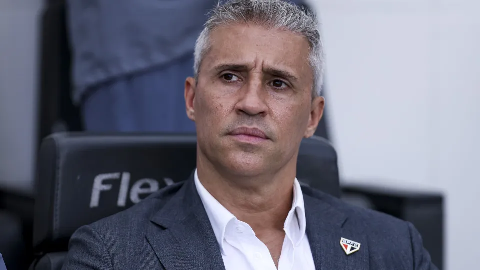 'A gente tentou controlar, mas não aconteceu nada grave', diz Crespo após virada do São Paulo