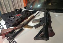 Polícia Militar apreende fuzil, coletes balísticos e munições após confronto em Areia Branca Polícia Militar apreende fuzil, coletes balísticos e munições após confronto em Areia Branca