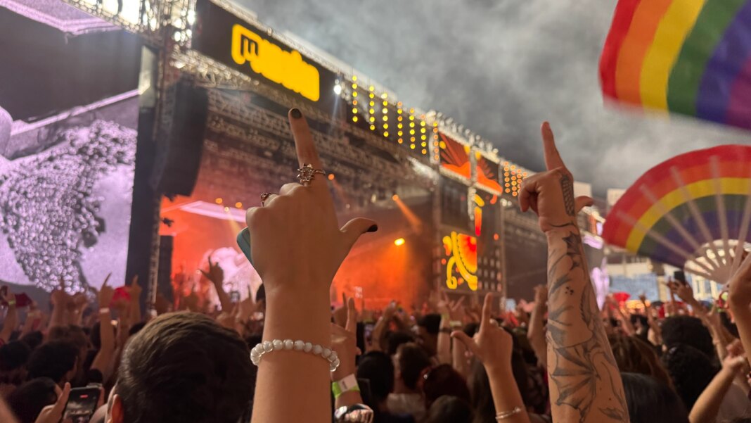 Faz o L: artistas e público levam manifestações pró-Lula à primeira noite do MADA  